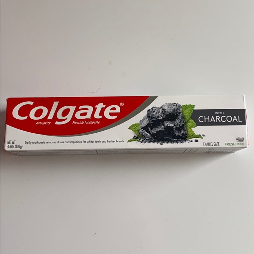 Colgate with charcoal (fresh mint) 4.6 oz💞
